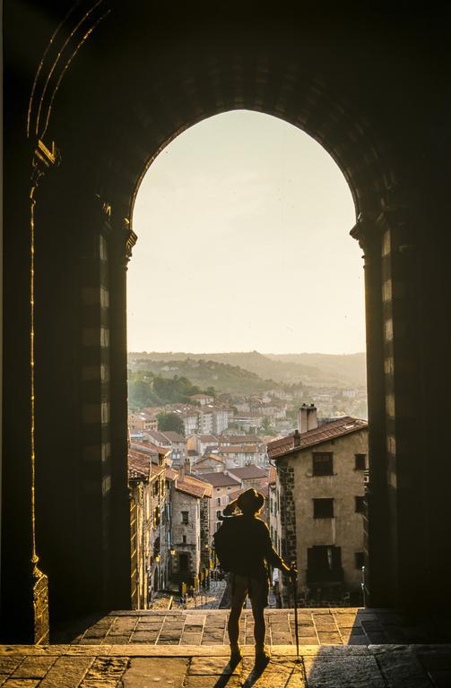 Hotel Des Capucins Le Puy-en-Velay Exterior photo