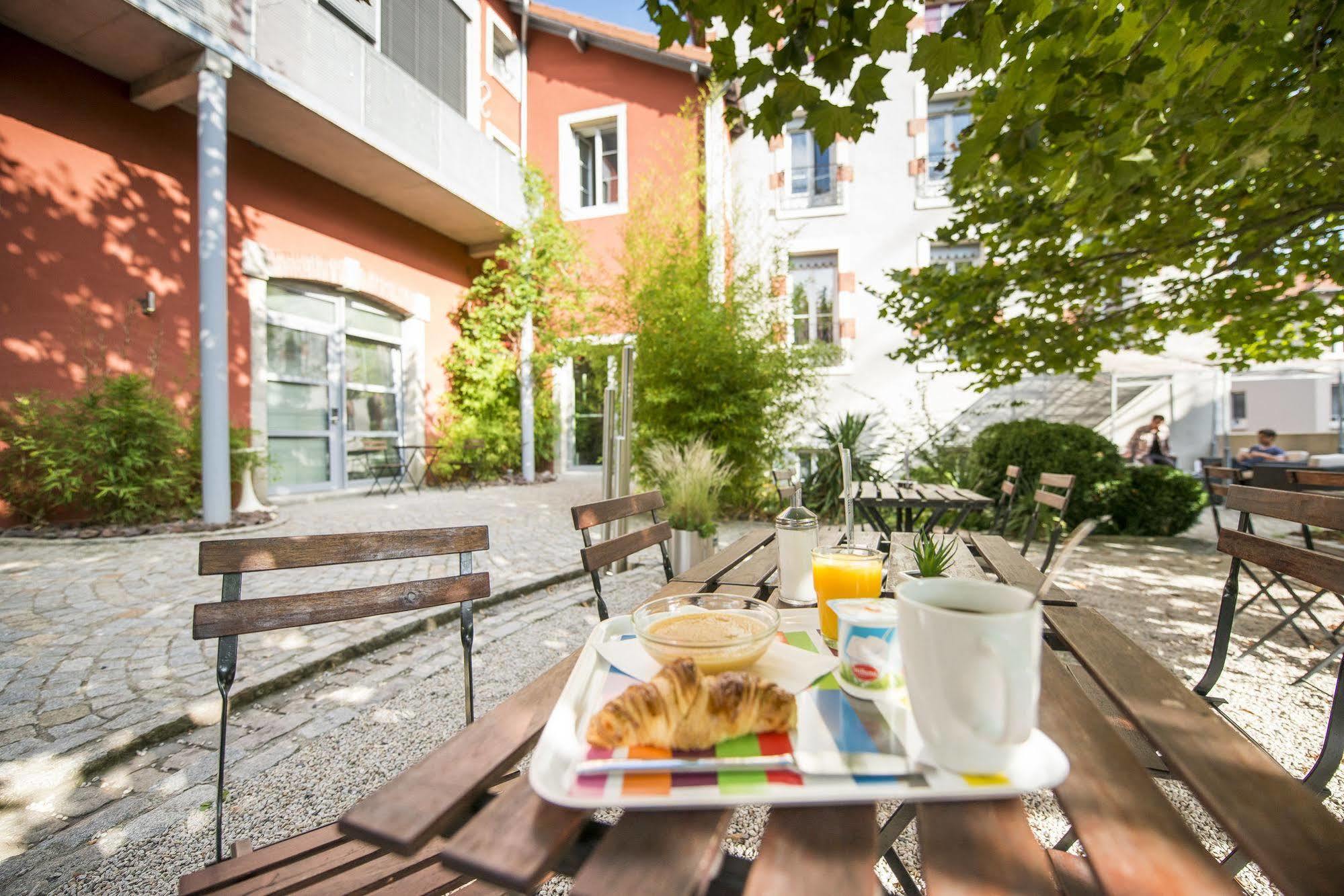 Hotel Des Capucins Le Puy-en-Velay Exterior photo